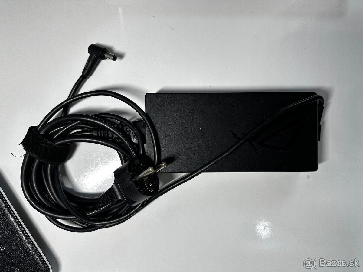 Herny noteboo ASUS ROG STRX - 7