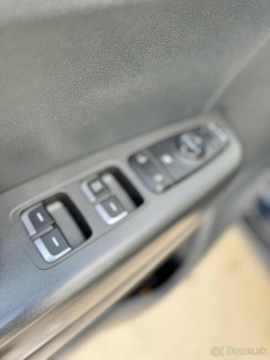 KIA Sportage 2.0 CRDi - 7