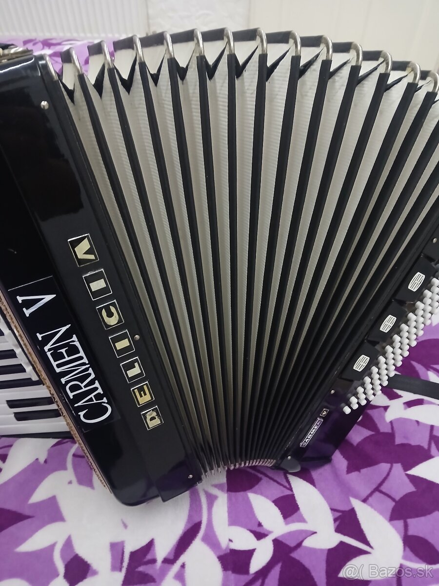 Predám pekný akordeón DELÍCIA CARMEN V - 7