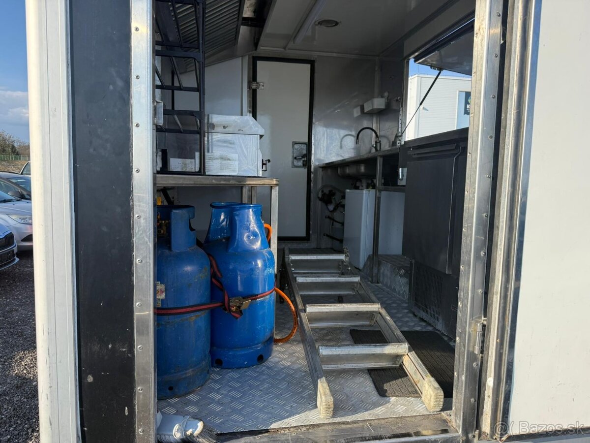 Renault Maxity Food Truck - 7