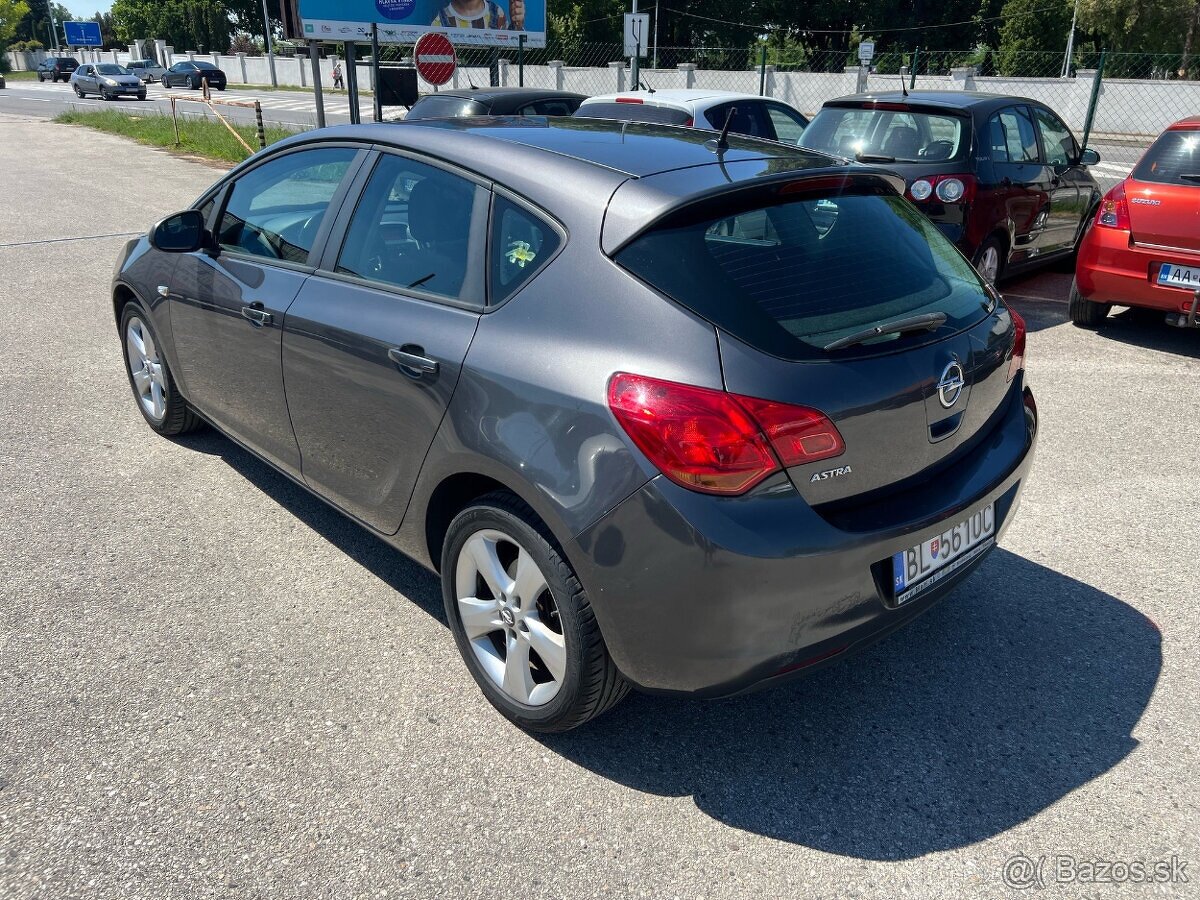 Opel Astra 1.6 benzín, 85kW, MT/5, rok:04.2012. - 7