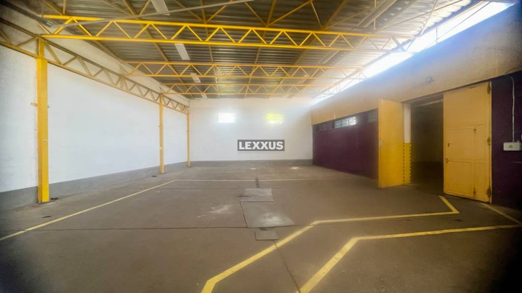 | komfortná skladová hala s parkovaním v areáli, Pod. Biskup - 7
