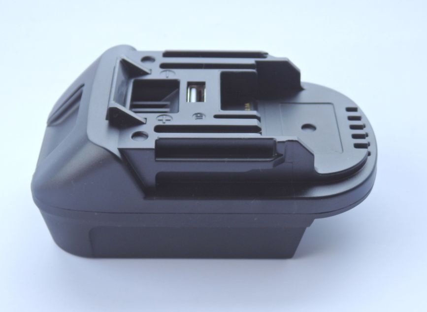 Adaptér MILWAUKEE / MAKITA 18V - 7