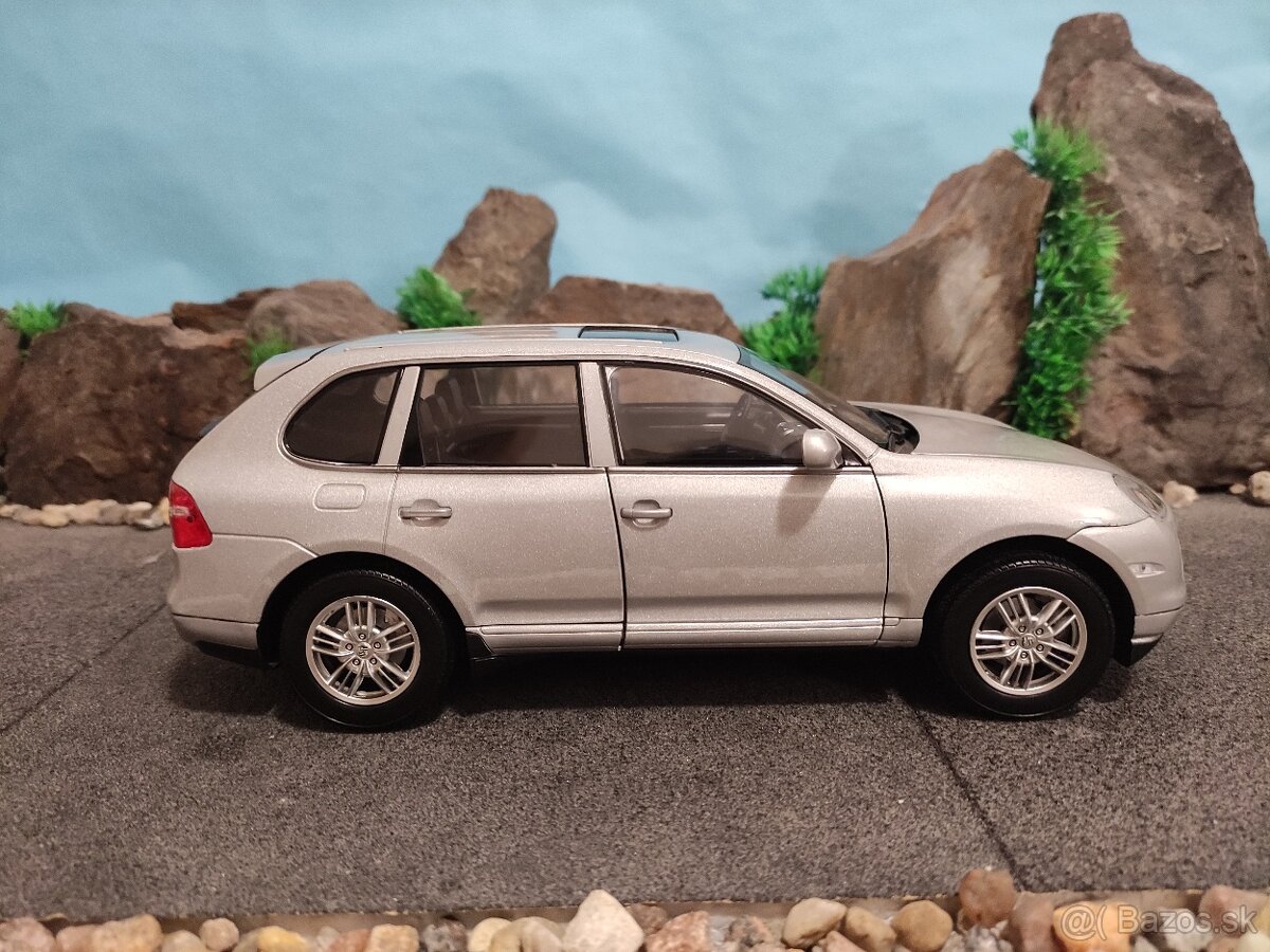 Prodám model 1:18 Porsche cayenne S - 7