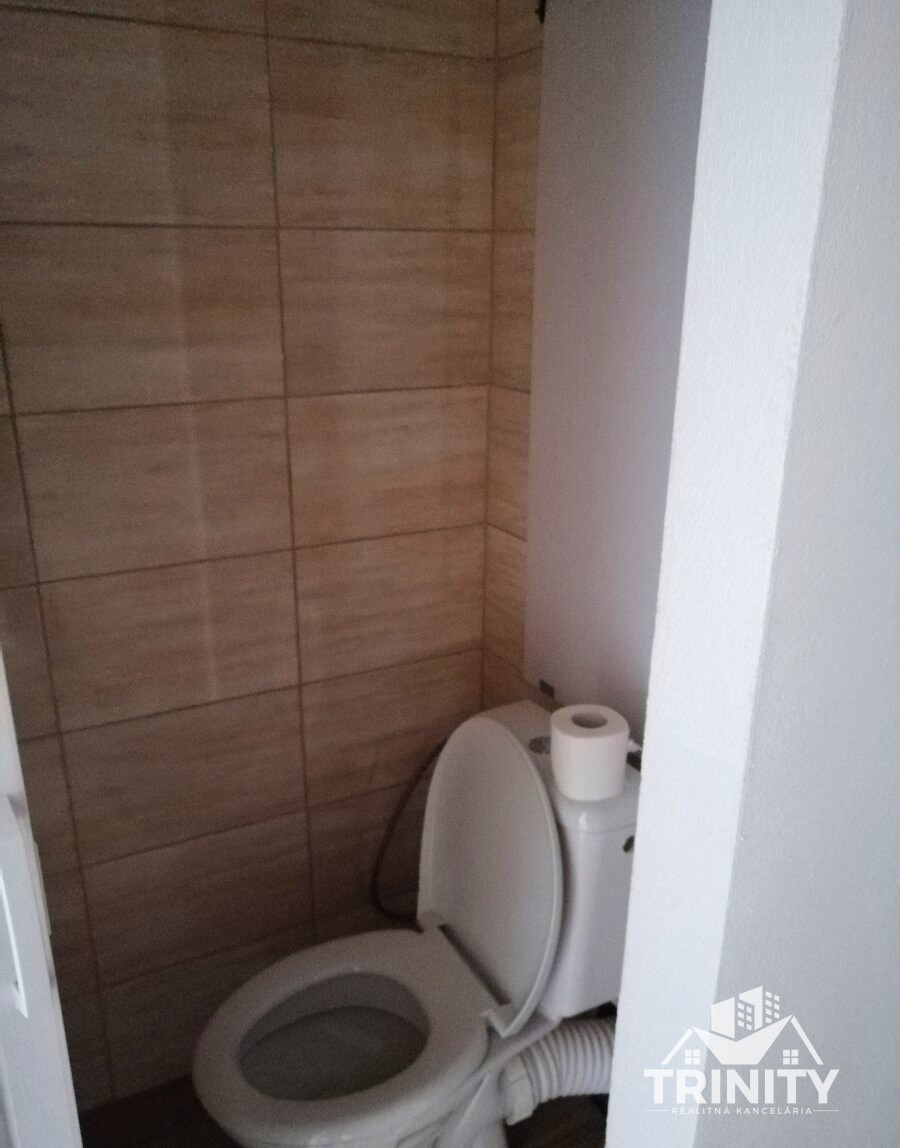 Na prenájom 2-izbový byt s balkónom v meste Nové Zámky - 7