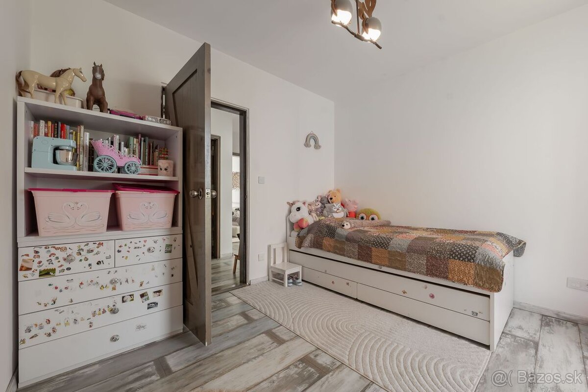 ZELENÁ STRÁŇ - PRIESTRANNÝ 4 IZBOVÝ BYT, 3 TERASY, 2 GARÁŽOV - 7