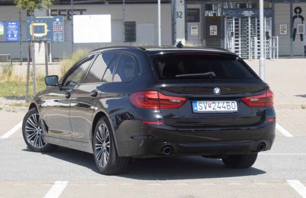 BMW 520d xDrive Touring z roku 2018 - 7