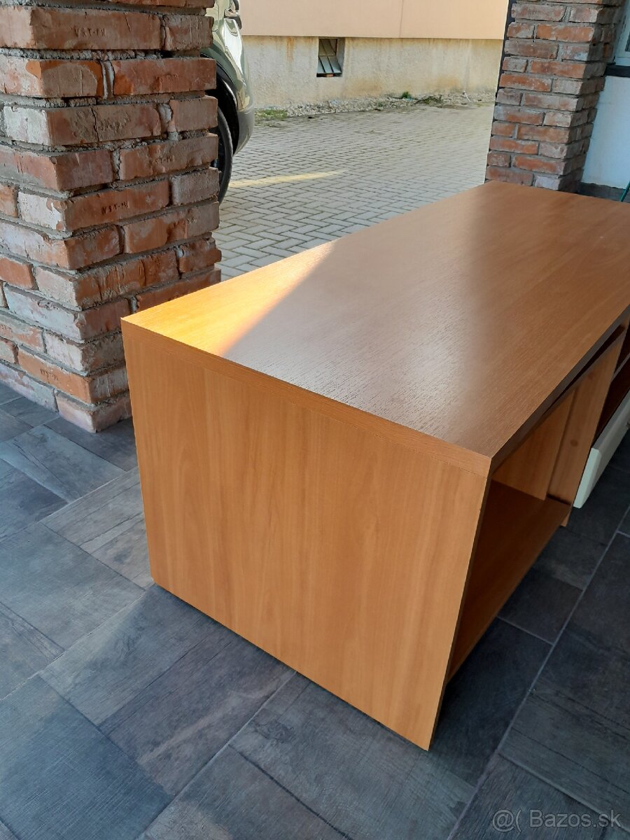 Stolíok pod TV. - 7