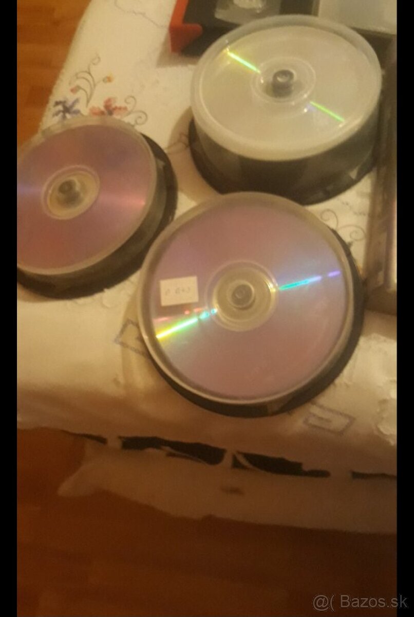 Predám vsh- dvd za 15 eur, cd po 2 eur za 1 kus. - 7