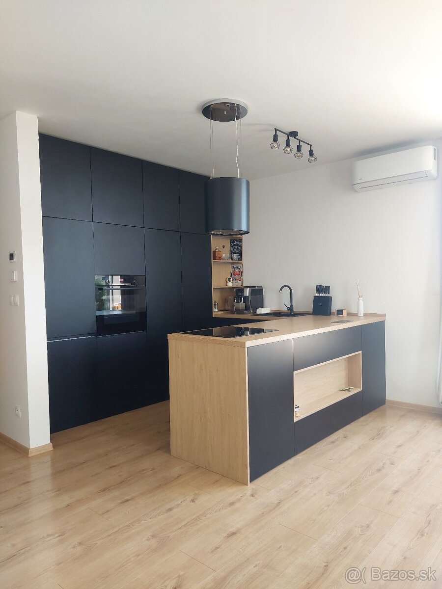 Na predaj priestranný 3-izbový byt s veľkou terasou MIKO - 7