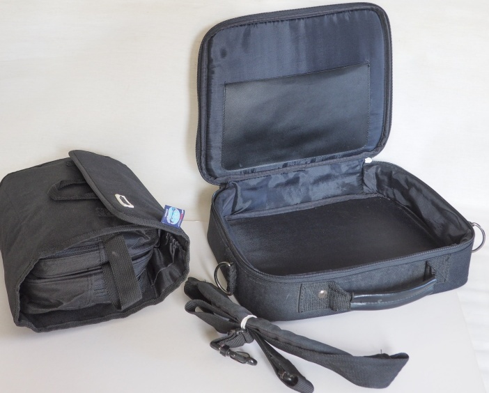 Taška na notebook a púzdro na hygienické potreby. - 7