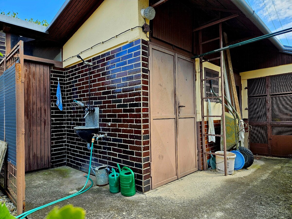 Väčší rodinný dom - garáže pre 4 autá - 7