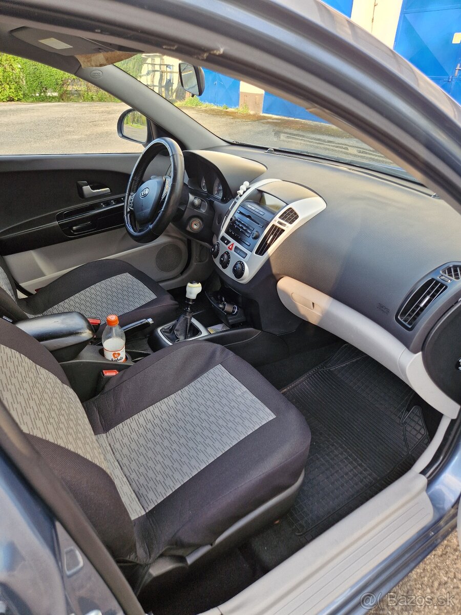 Kia Ceed 1,6 Crdi 85KW 2008 - 7