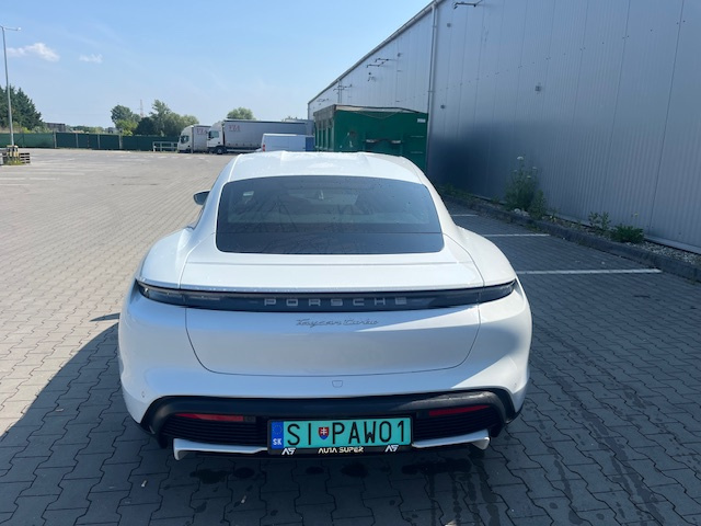 predám porsche taycan turbo ,odpočet DPH - 7