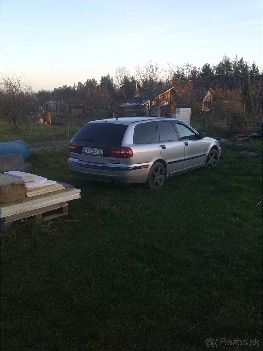 Rozpredam Volvo V40 a S40 - 7