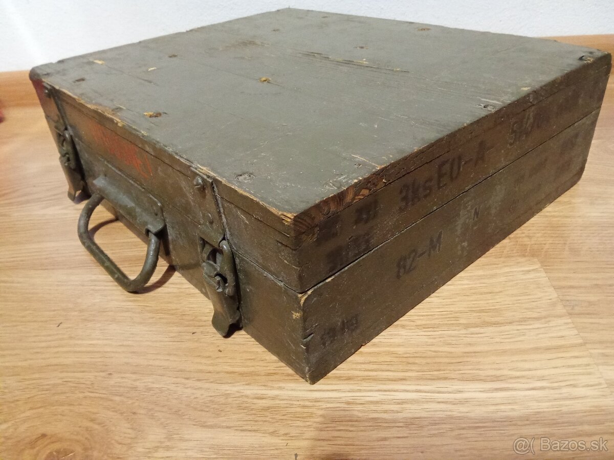 Vojenska bednicka+stara skrinka - 7