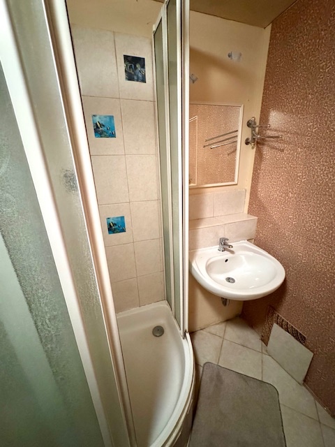 Na predaj priestranný 2 izbový byt neďaleko centra - 7