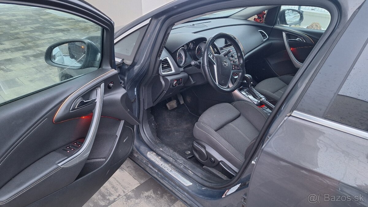 Opel Astra J sportstourer - 7