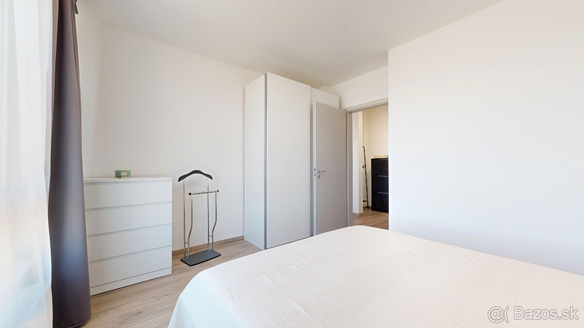Stačí sa nasťahovať 2-izbový byt s parkovacím miestom v pro - 7