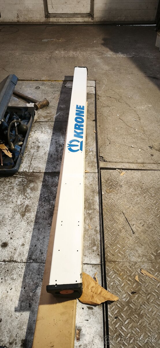 Predám nárazník Krone. 2x - 7