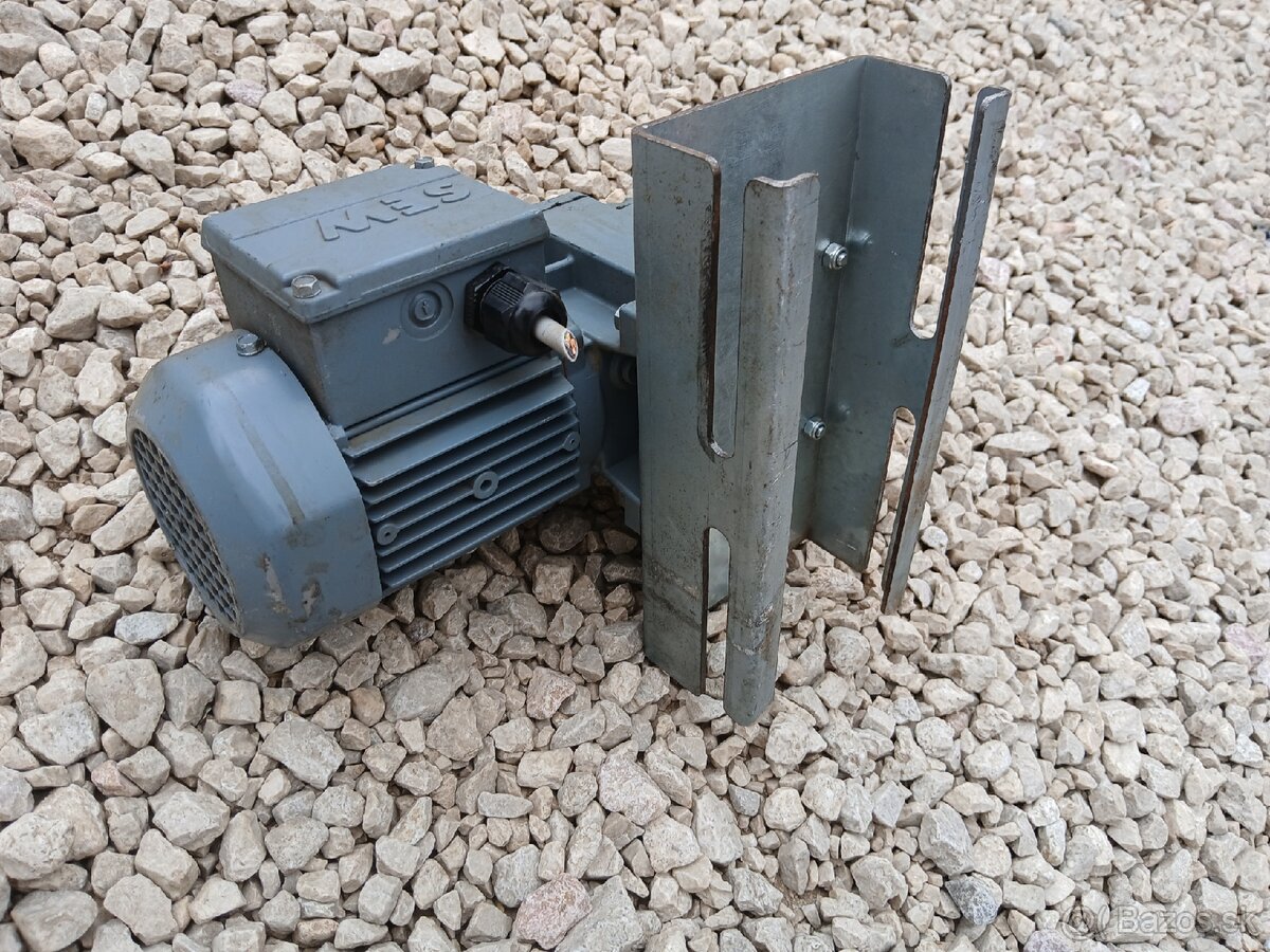 Predam eletromotor s prevodovkou - 7