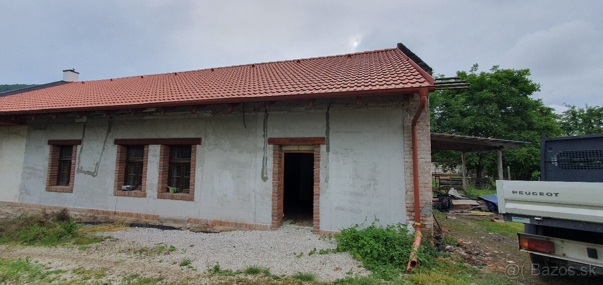 RODINNÝ DOM - CHALÚPKA a POZEMOK 1539m2 KLÁTOVA N. V. -VOĽNÝ - 7