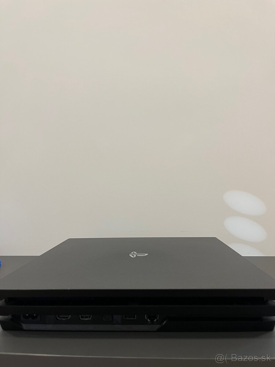 Playstation 4 Pro - 7