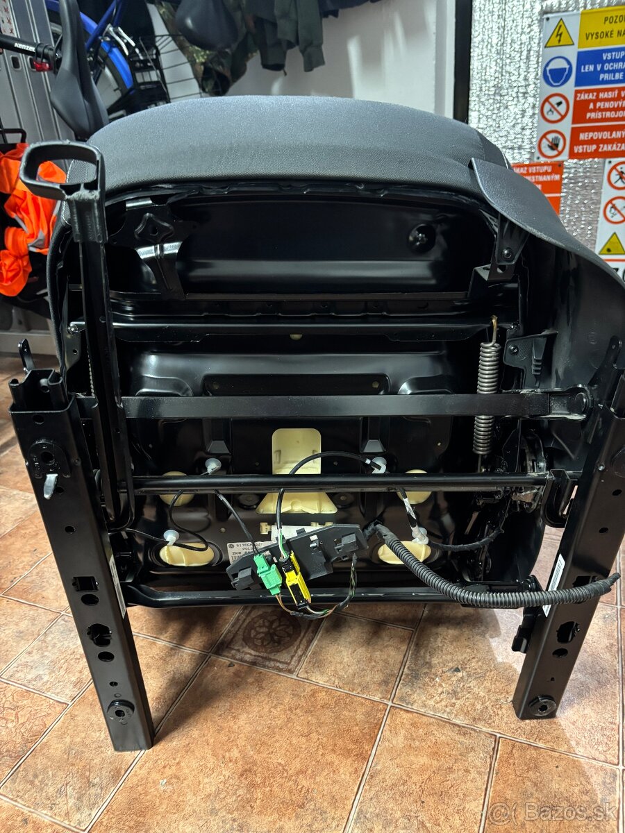 Skoda Fabia Mk3 predne sedadlá - 7