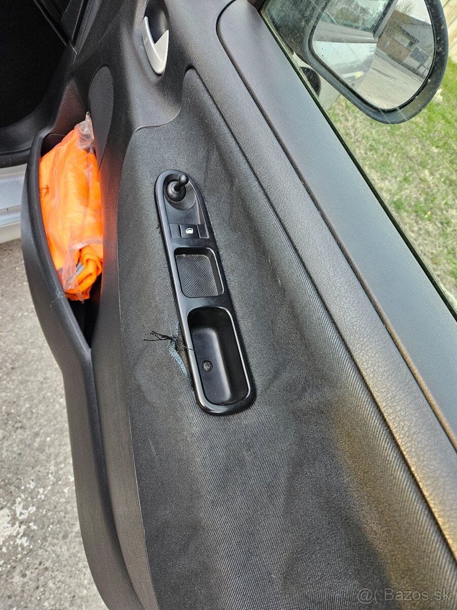 Predám Peugeot 207 1,4E - 7