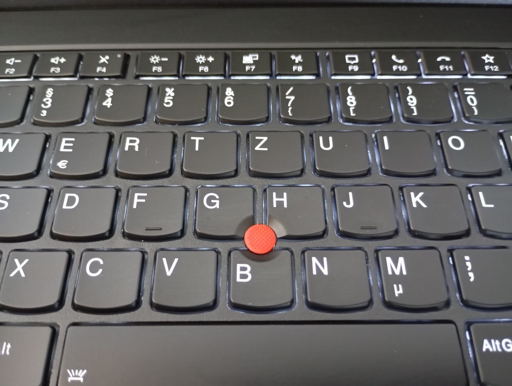 predám Lenovo Thinkpad L14 , AMD Ryzen 5 , 8gb ram , ssd - 7