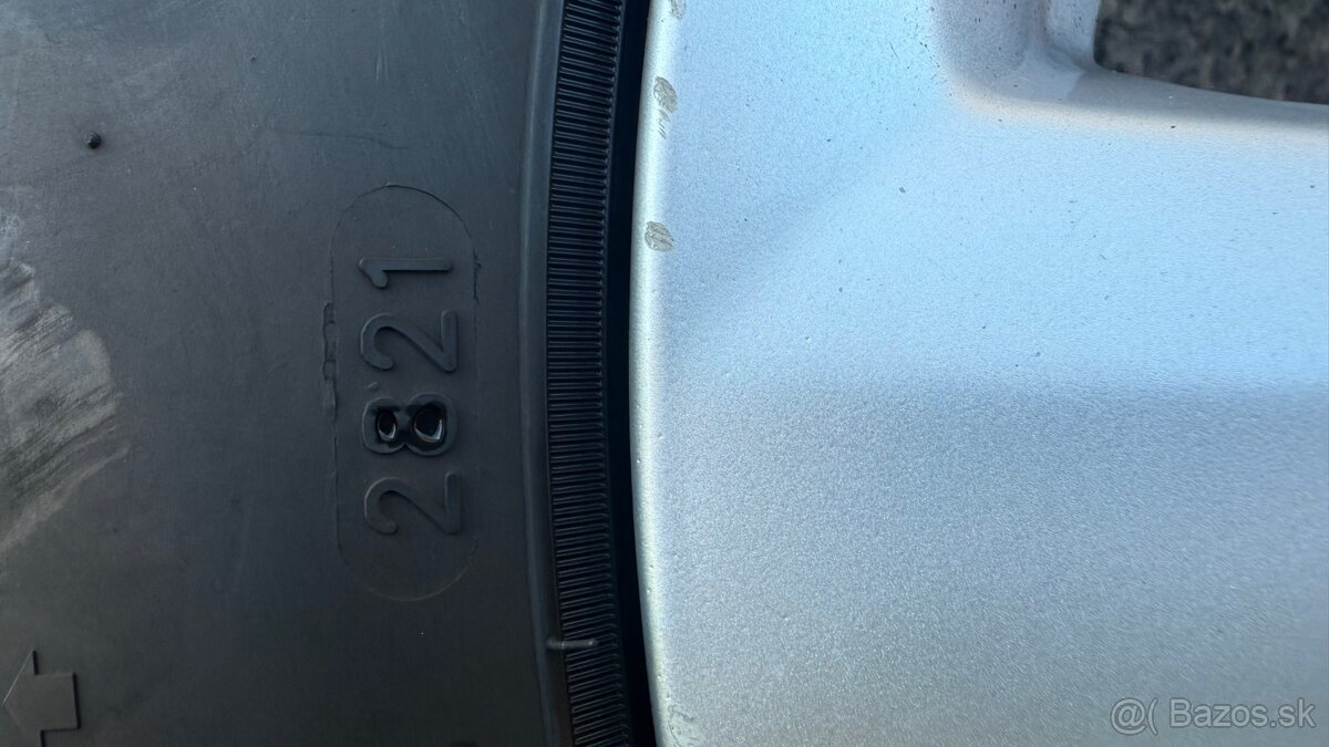 Sada elektrónov s pneumatikami - 7