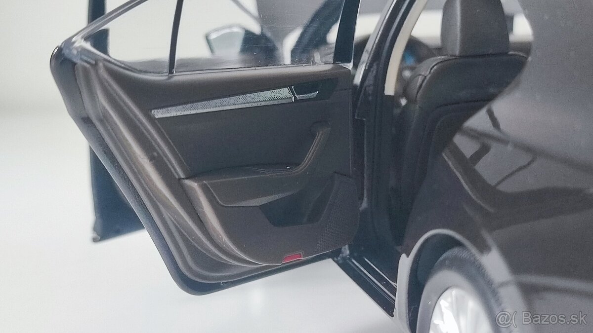 Škoda Superb 1:18 - 7
