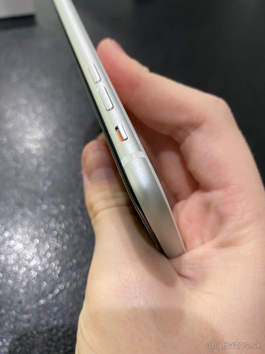 Predám iphone Se 2020 - 7