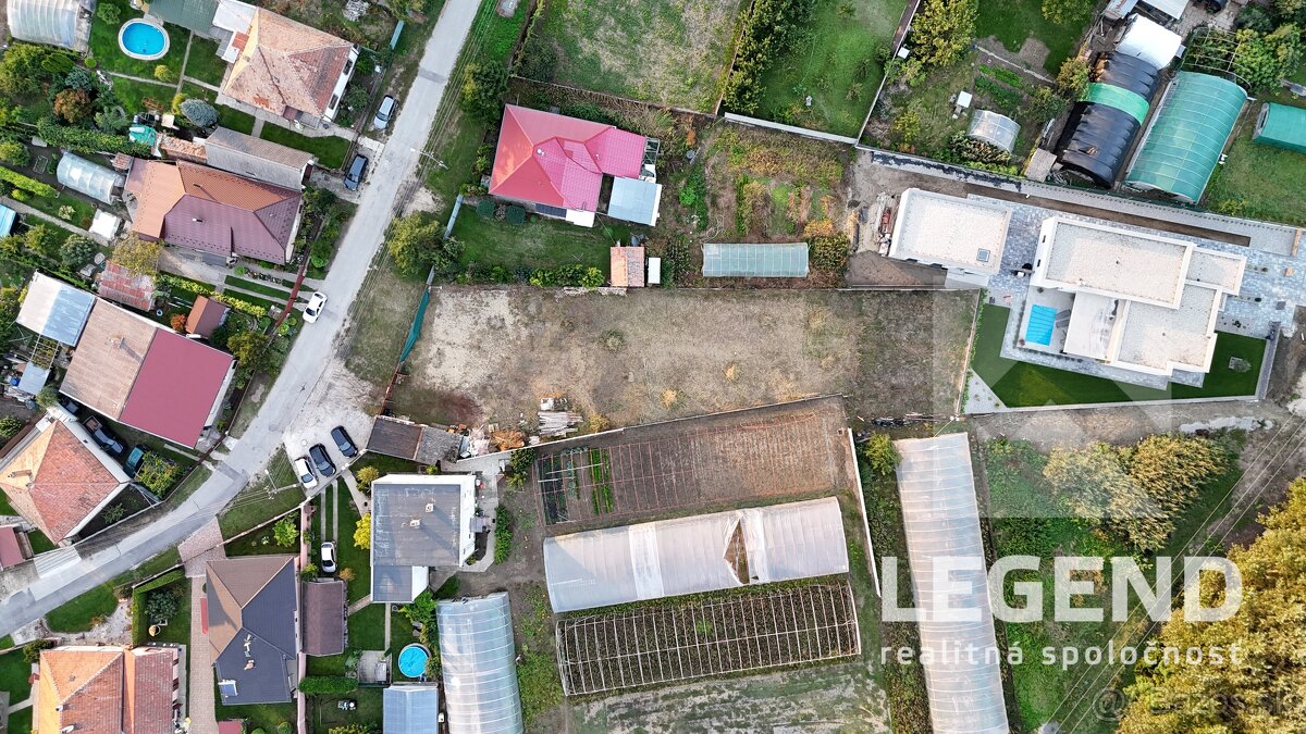 Stavebný pozemok Nesvady, 1.234 m2, tichá ulička, garáž - 7