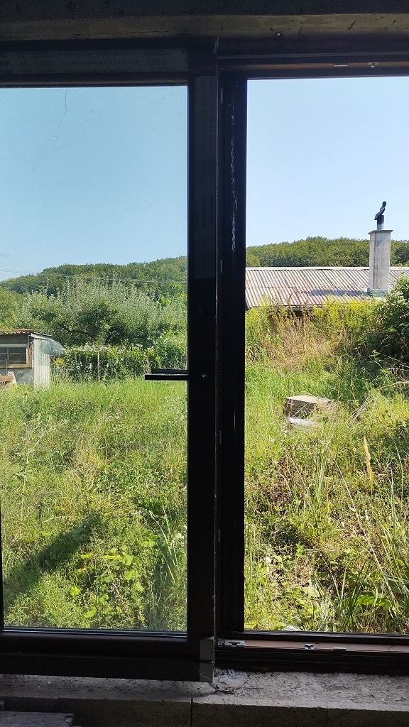 ZÁHRADA V KAVEČANOCH S ROZOSTAVANOU CHATOU - 7