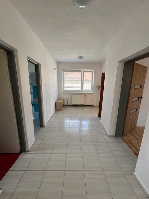 PREDAJ - dvojgeneračný rodinný dom SEREĎ - 7