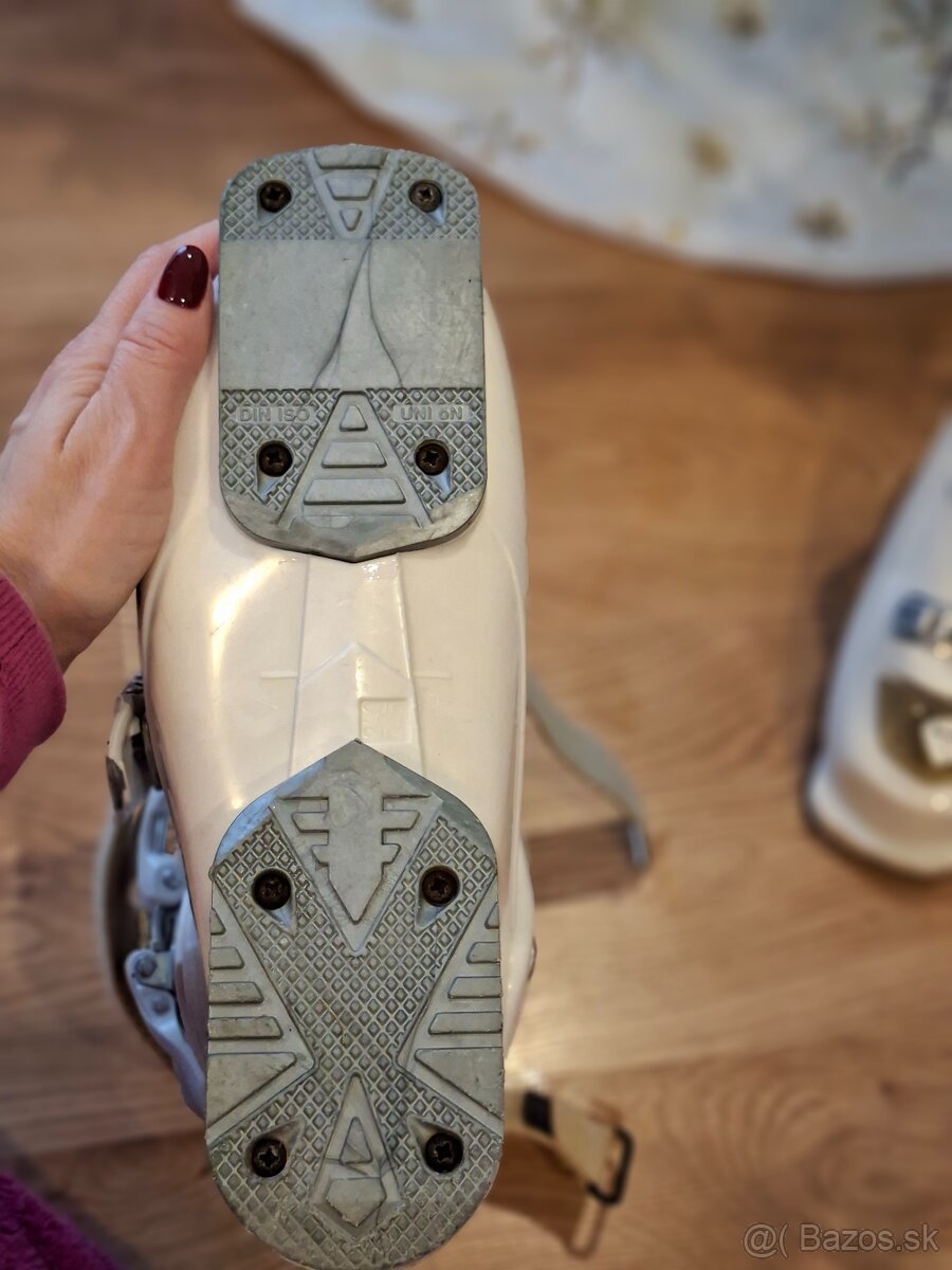 Lyžiarky a lyže - 7