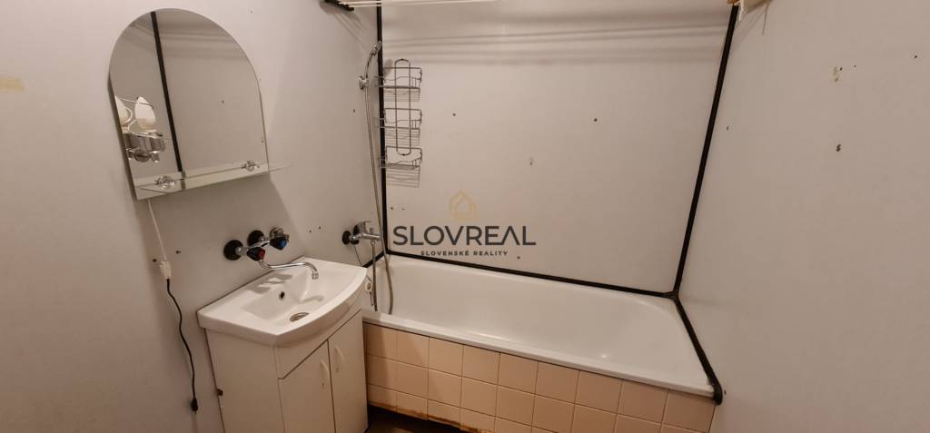 Na predaj 3 izbový byt v meste Banská Štiavnica, 70 m2 - 7