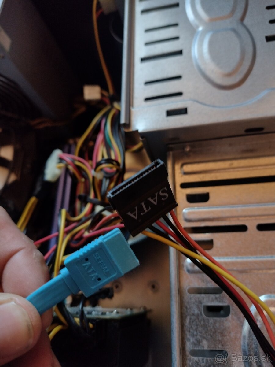 Predám skladaný Pc starší ma procese Intel i7. - 7