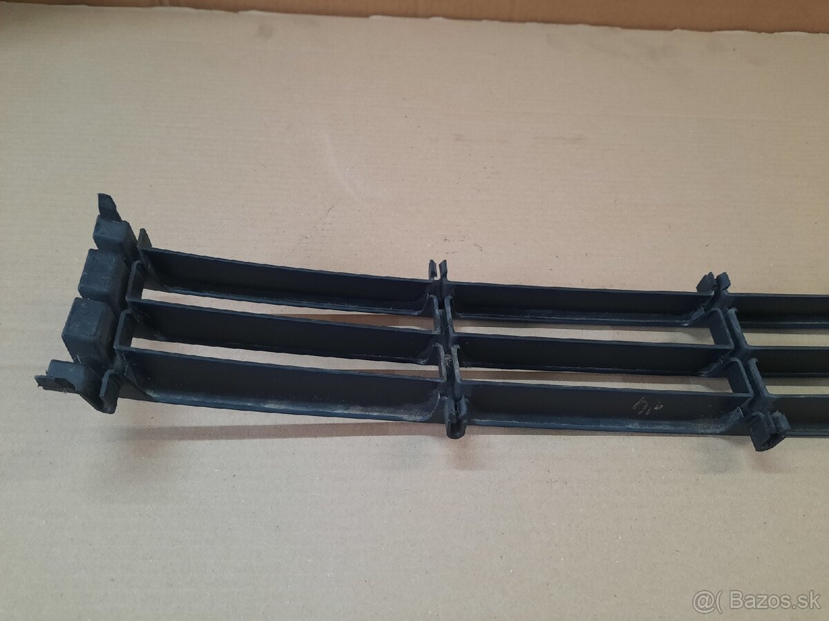 mriežka predného nárazníka Octavia 2 - 7