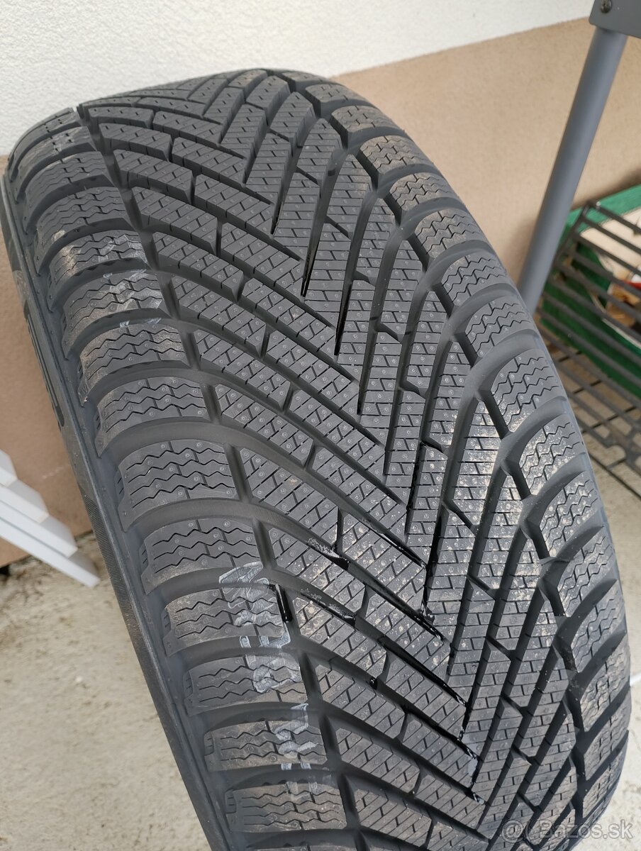 Pirelli powergy 225/45 R17 94V - 7