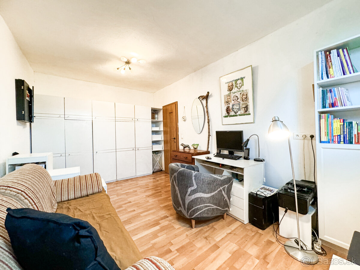 Predáme zariadený 7,5izbový rodinný dom v tichej časti Rače - 7