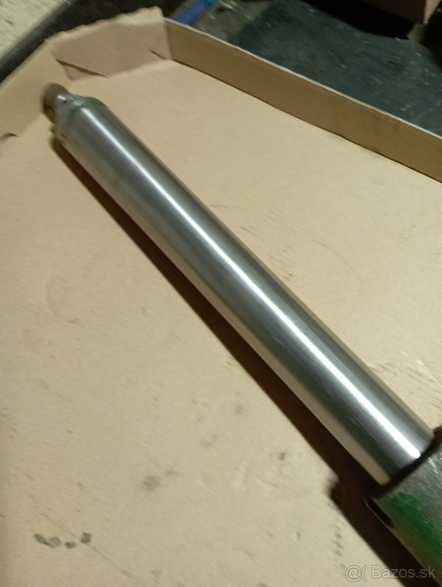 Jednocinny hydraulicky piest - 7