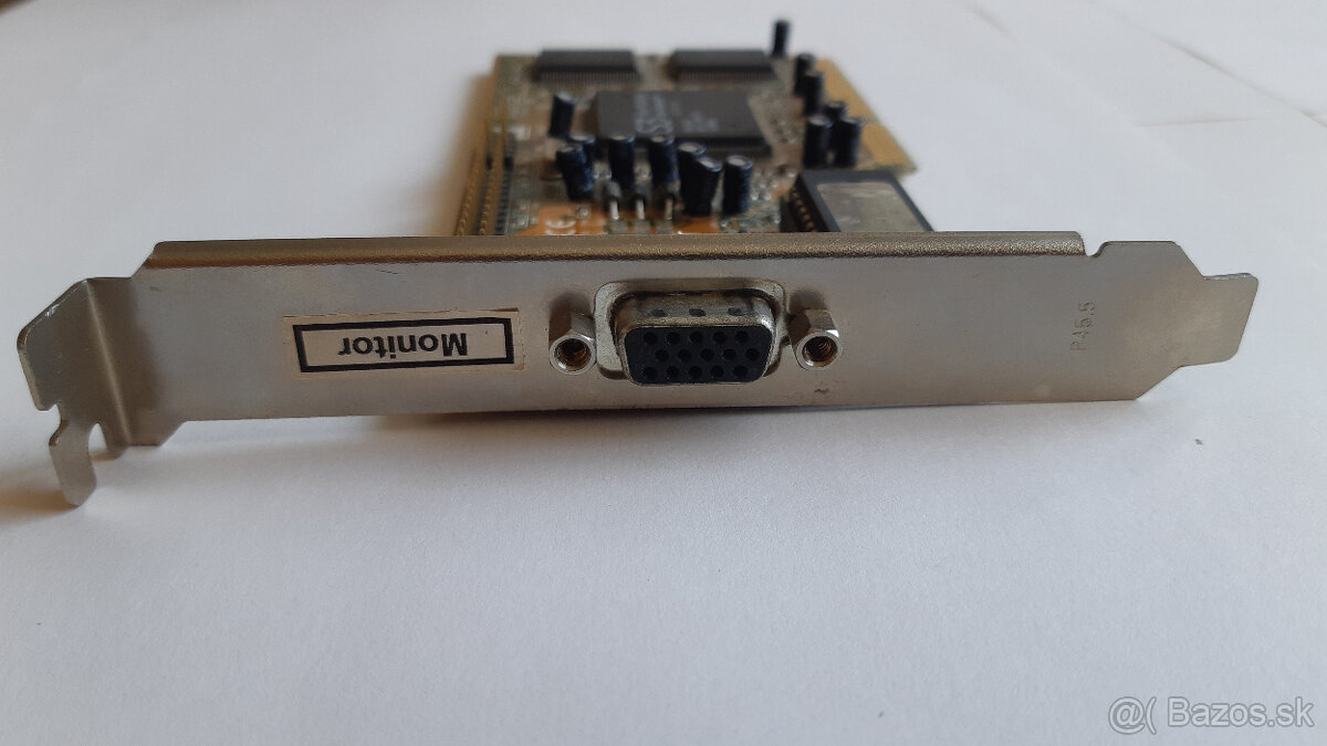 Starsie graficke karty AGP - Maxtor G200, S3 Trio - 7