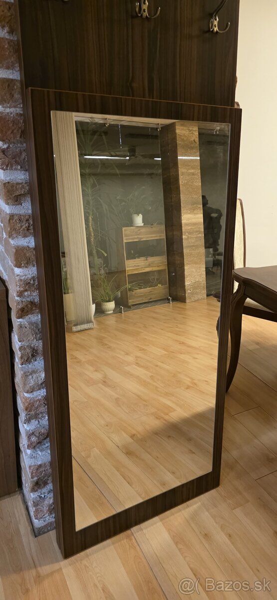 Zostava nábytku 450,- - 7