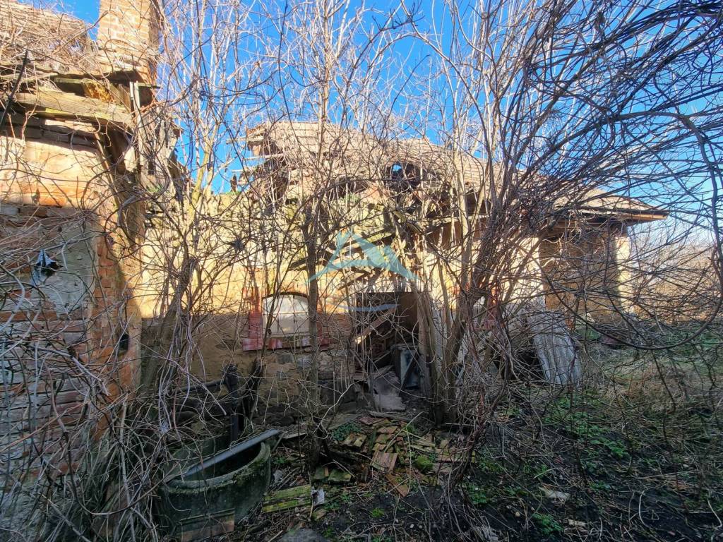 Rodinný dom, stavebný pozemk na predaj v lokalite Šahy časť - 7