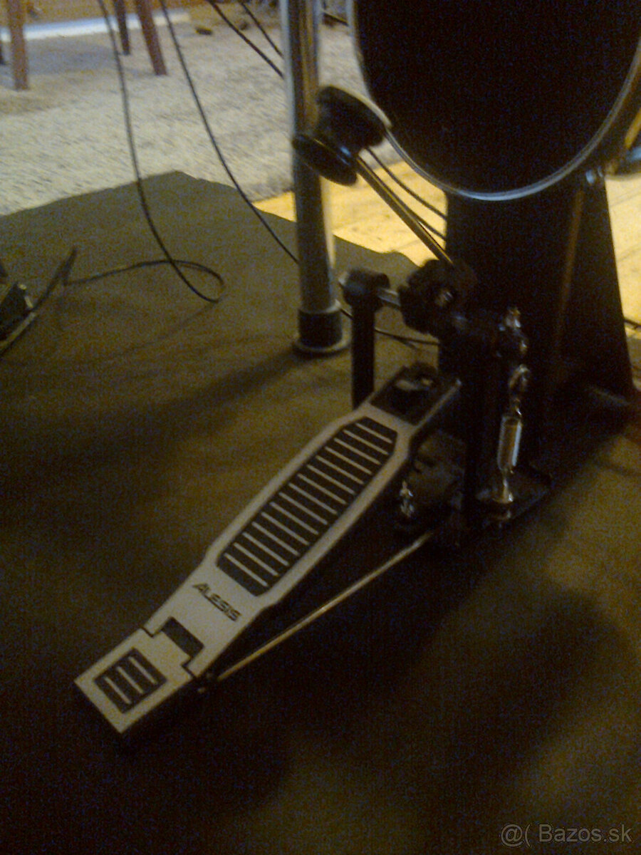 Elektricke bubny + sluchadla a stolica - 7