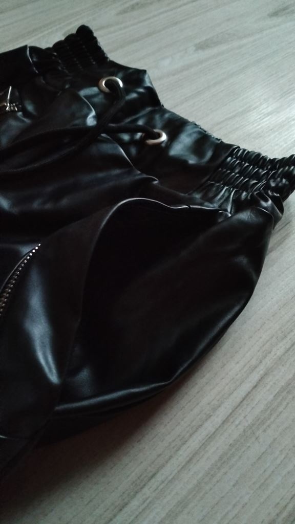 Koženkové legíny, v. M - 7