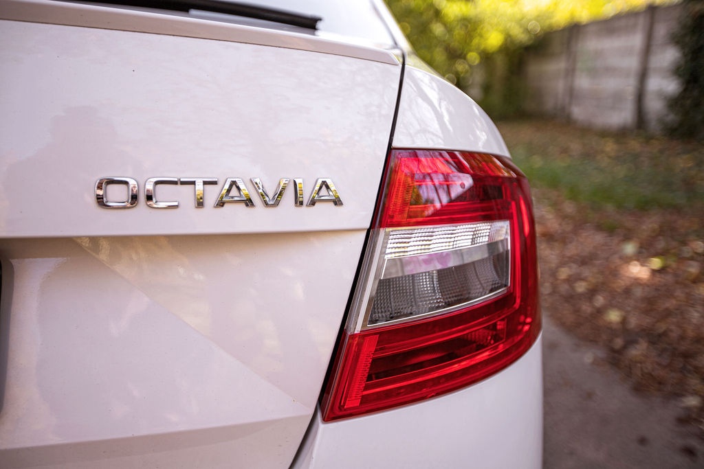 Škoda Octavia 2.0 TSI Ambition DSG - 7