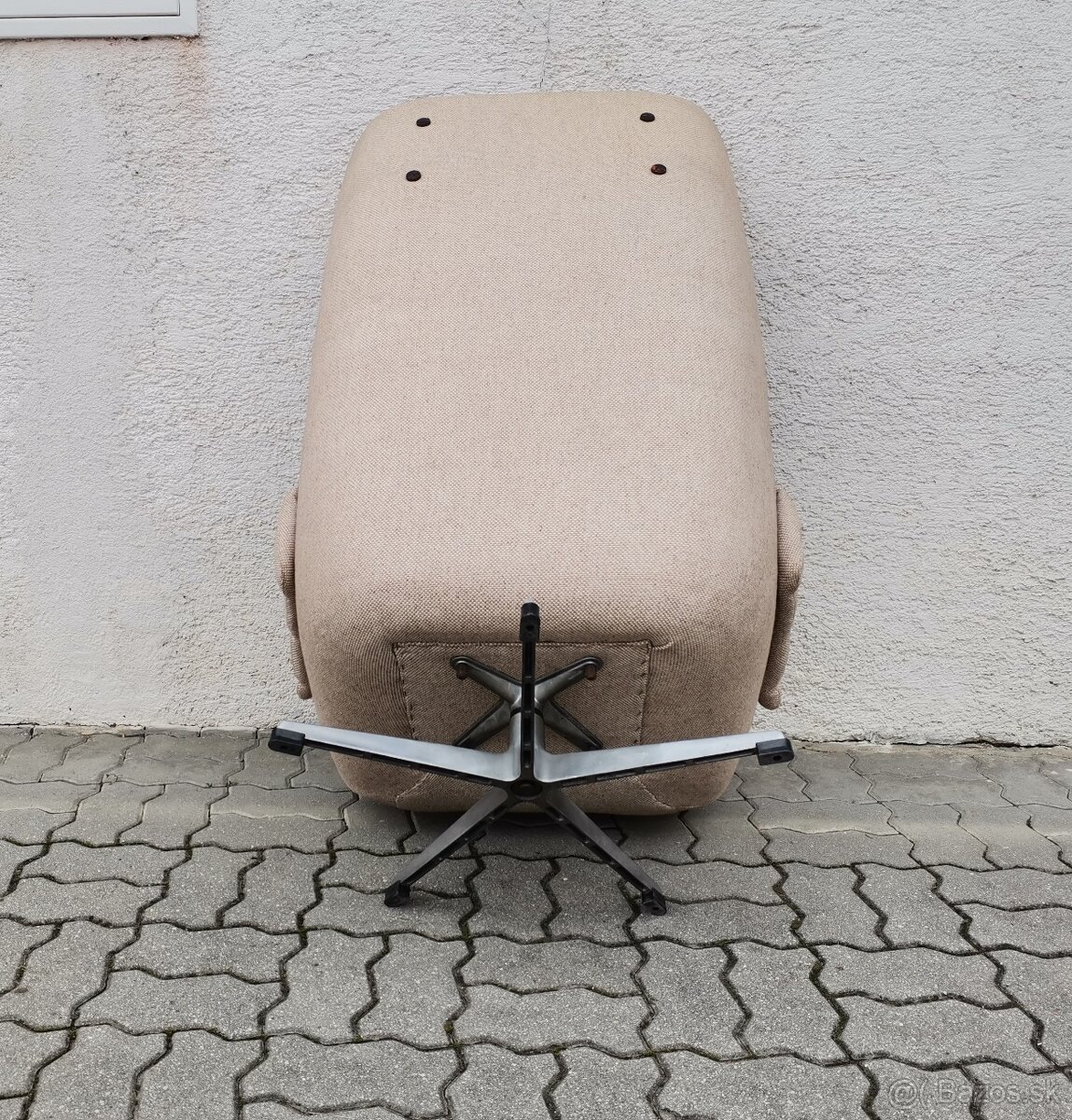 Velke retro otocne kreslo usiak Up Zavody - 7